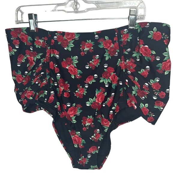 Hot Topic Roses & Skull Ruched High Waisted Swim Bottoms. Size 3 (3X). - Picture 7 of 12